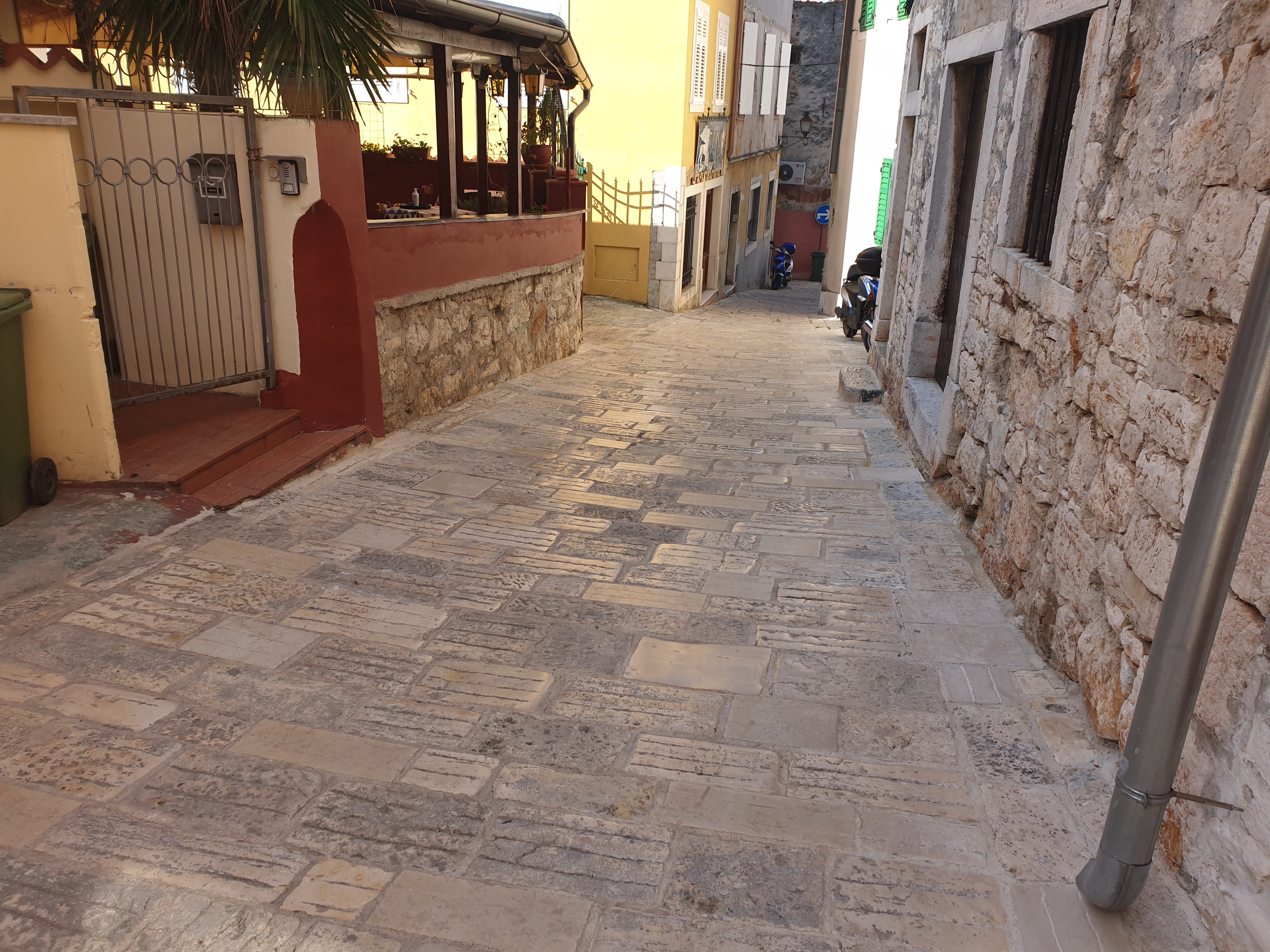 Tragom 'kamenovanja' rovinjske starogradske jezgre NOVI FILIGRANSKI PLOČNICI